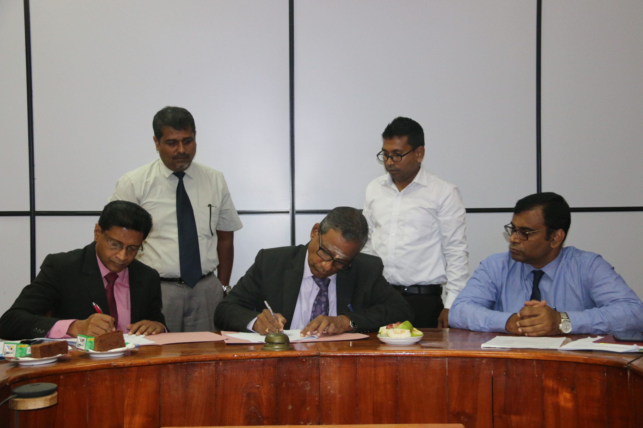 Read more about the article Signing MoU between ADIC and UoJ in order to work on Alcohol and Drugs Awareness and Advocacy