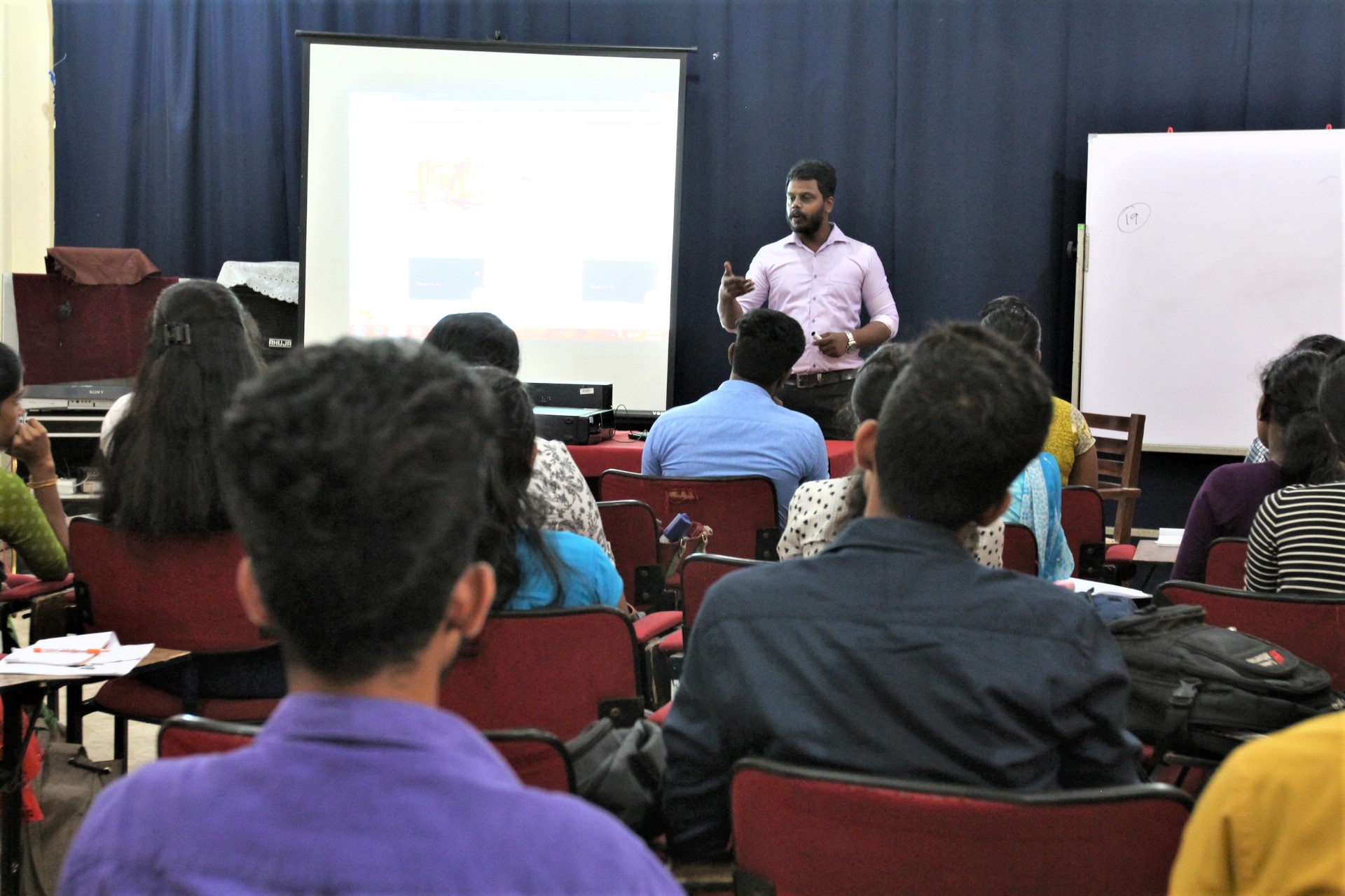 Read more about the article Sharing Session on ‘Street and Landscape Photography’
