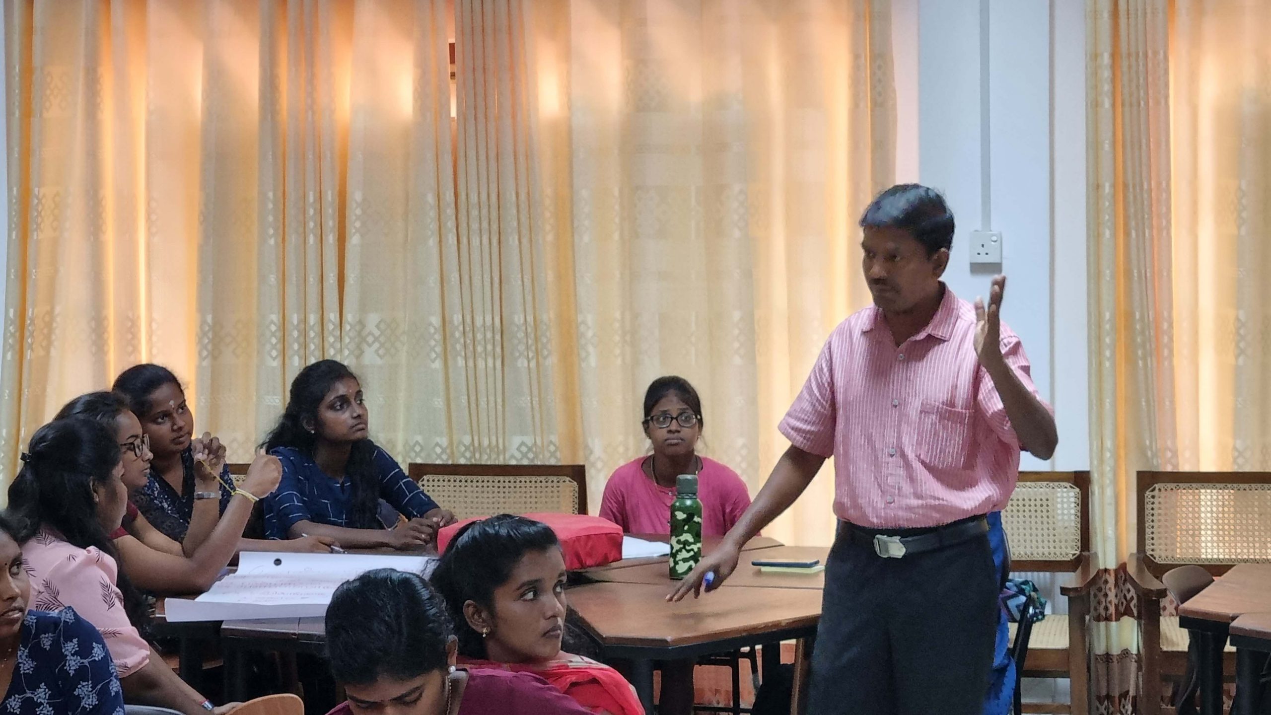 Sharing Session with Mr.Amirthanayagam Nixon, Senior Journalist, Editor – koormai (9) Sharing Session with Mr.Amirthanayagam Nixon, Senior Journalist, Editor - koormai (9)