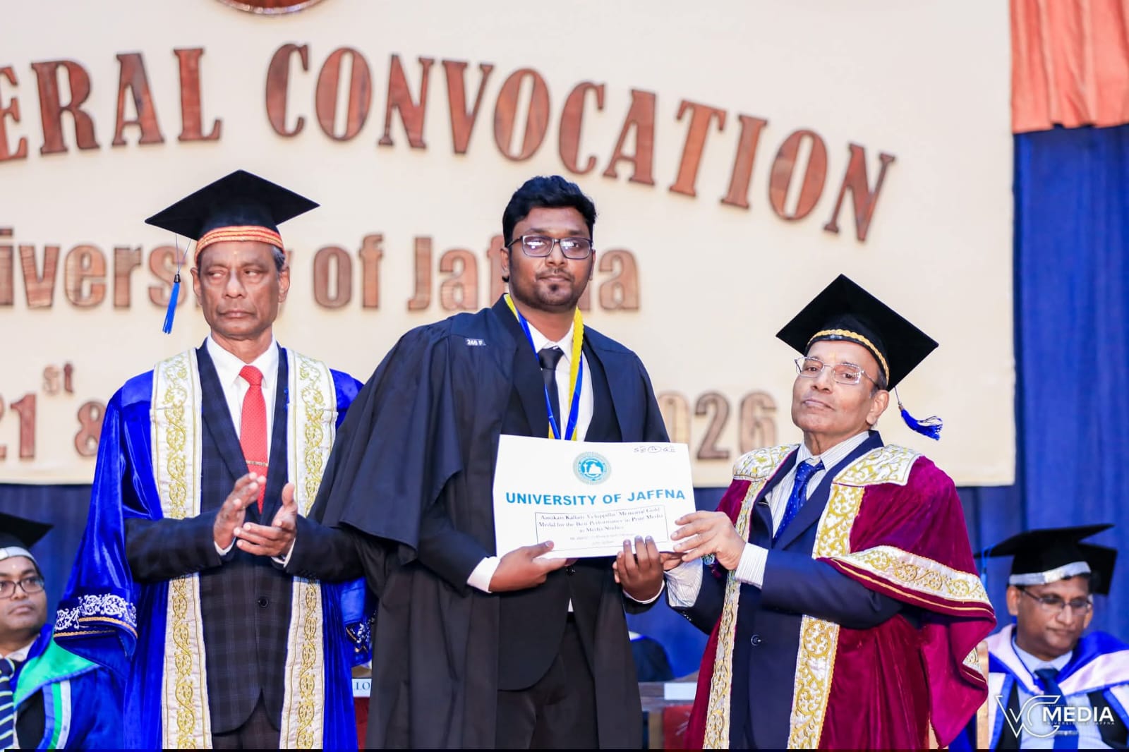 Read more about the article Mr.Walter Iruthayarajan Dilaxan, a student of the Department of Media Studies, received three Gold Medals at the 40th General Convocation of the University of Jaffna